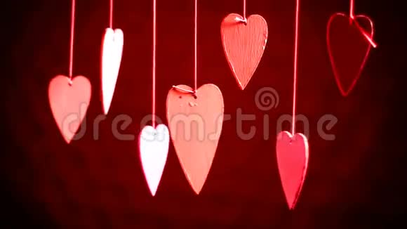 把红心线贴在丝带上情人节视频的预览图