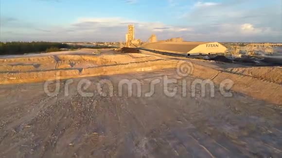 航空采石场工业挖掘场地视频的预览图