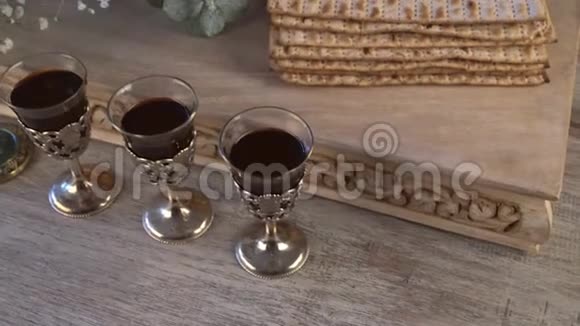 玛撒和逾越节玛撒四杯红犹太酒视频的预览图