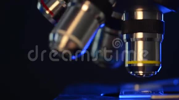 显微镜幻灯片科学和研究视频的预览图