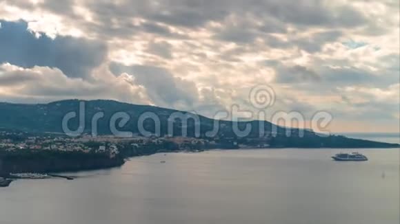 时间流逝那不勒斯省的梅塔迪索伦托旅游酒店美丽的云彩视频的预览图