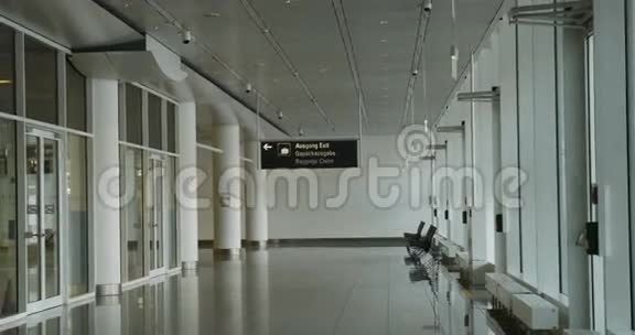 空的机场大厅视频的预览图