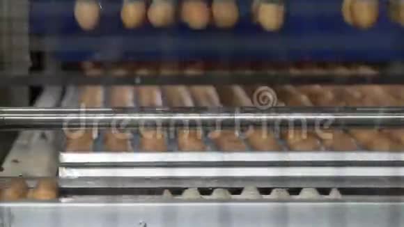 鸡蛋在工厂自动分拣视频的预览图