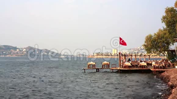 水中的土耳其餐厅桌子视频的预览图