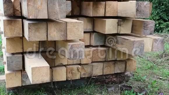 用于建造木屋的木制方形木料视频的预览图