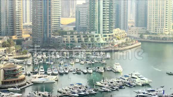 迪拜码头游艇停泊时间视频的预览图