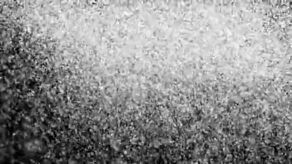 降雪背景是否孤立在黑色卢马冰上雪落的无缝环形背景33岁视频的预览图