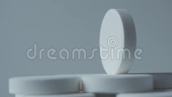 白色药片白色背景视频的预览图
