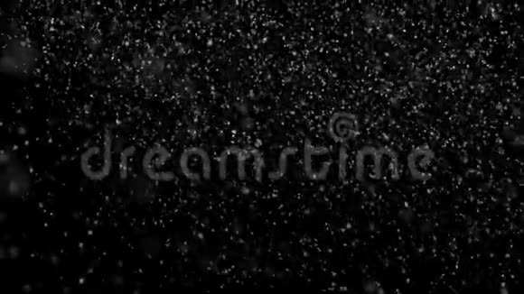 降雪背景是否孤立在黑色卢马冰上雪落的无缝环形背景31岁视频的预览图