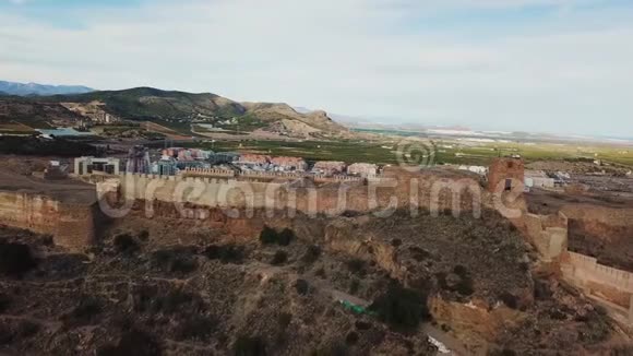 从巴伦西亚附近的萨贡托城堡的空中俯瞰视频的预览图