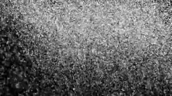 降雪背景是否孤立在黑色卢马冰上雪落的无缝环形背景30岁视频的预览图
