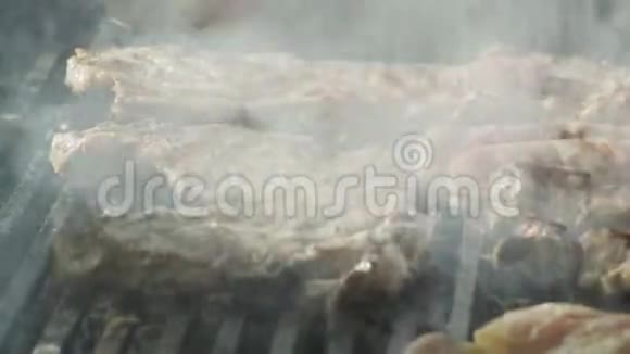 木炭烤肉视频的预览图