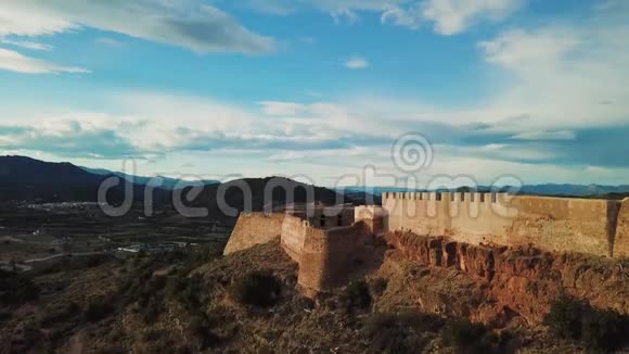 从巴伦西亚附近的萨贡托城堡的空中俯瞰视频的预览图