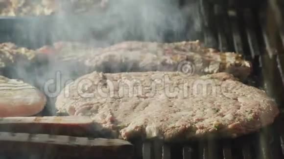 木炭烤肉视频的预览图