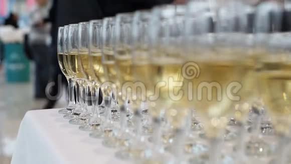 香槟庆典的酒杯视频的预览图