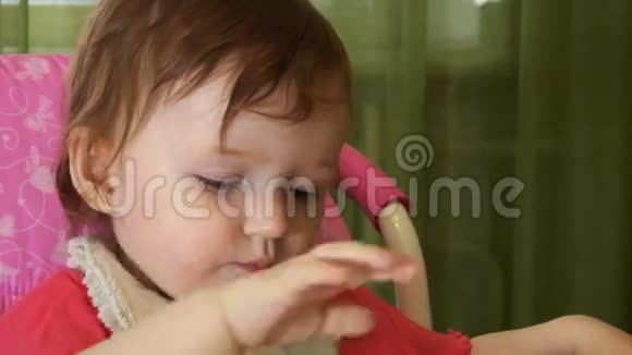 吃小宝宝视频的预览图