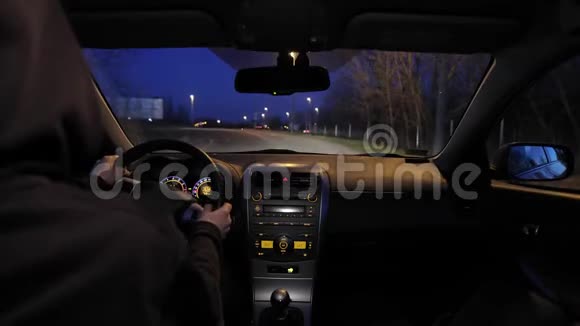 晚上开车视频的预览图