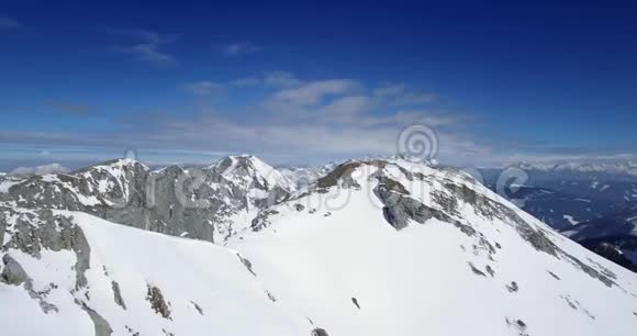 冬天的山视频的预览图