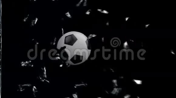 带阿尔法的足球碎玻璃股票录像视频的预览图
