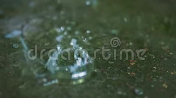 水面雨水视频的预览图