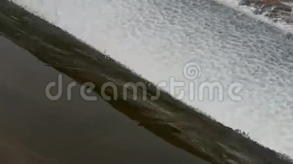 从大坝泰山瀑布俯视视频的预览图