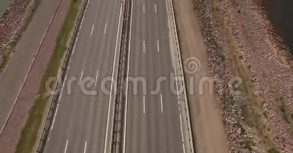 大坝圣彼德堡汽车交通视频的预览图