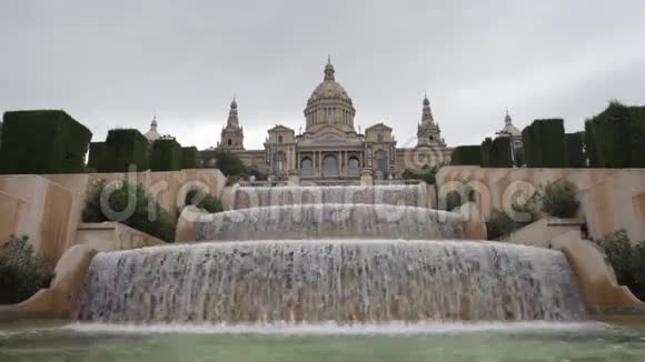 加泰罗尼亚国家博物馆前的喷泉视频的预览图