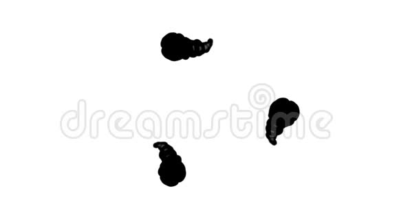 大量的黑色墨水流动在白色上缓慢移动墨水或烟雾注入黑色漂浮在水中为英基或视频的预览图