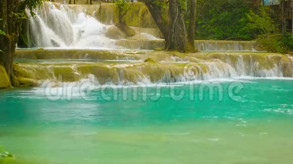 老挝銮寺瀑布视频的预览图