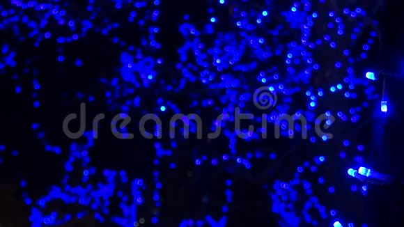 蓝色圣诞灯抽象背景假日视频的预览图