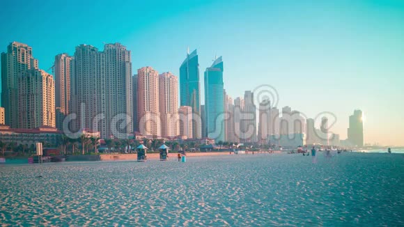 日落海滩距离迪拜码头4公里视频的预览图