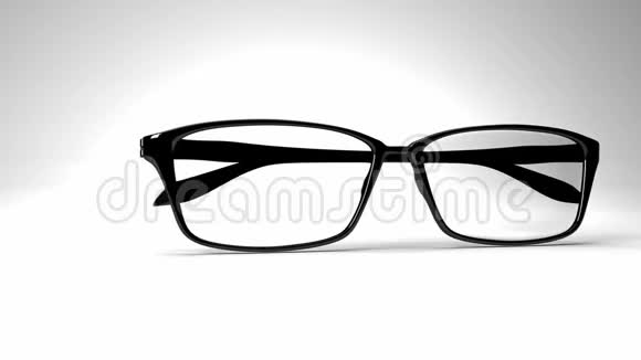 白色背景上的黑色眼镜视频的预览图