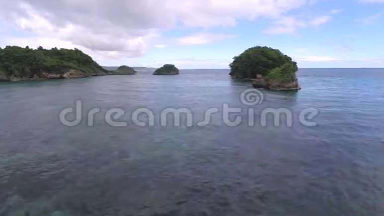 飞越热带海滩和海浪菲律宾长滩岛视频的预览图