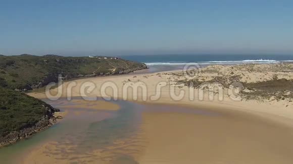 从葡萄牙西部海岸的普拉亚阿莫雷拉起飞视频的预览图