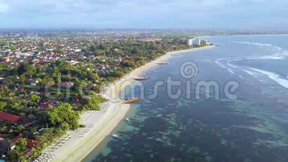 巴厘岛努沙杜瓦海滩空中风光视频的预览图