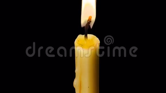 用阿尔法通道燃烧蜡烛和火焰视频的预览图