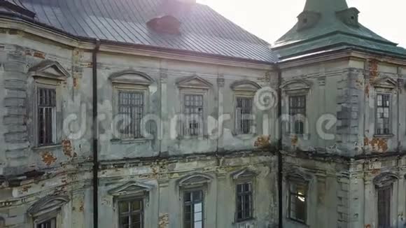 古老的皮迪奇斯城堡乌克兰古堡的建筑元素视频的预览图