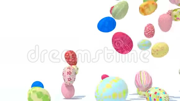 许多彩色复活节彩蛋落在白色背景下视频的预览图