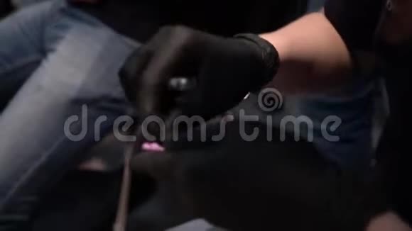 牙科实验室假牙的制造视频的预览图