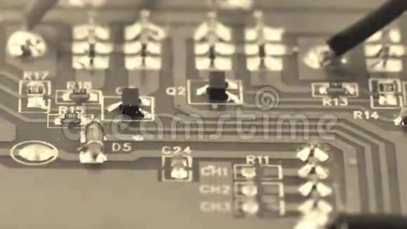 旧薄膜电路板微电子元件视频的预览图