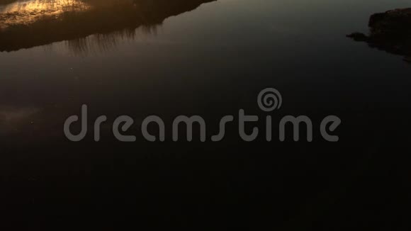 在湖上日落视频的预览图