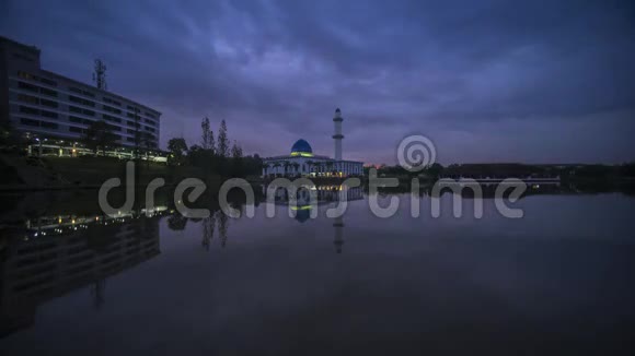 普特拉贾亚清真寺日出视频的预览图