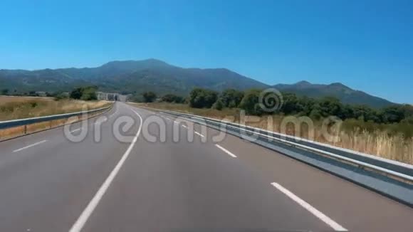 沿着科西嘉的路行驶视频的预览图