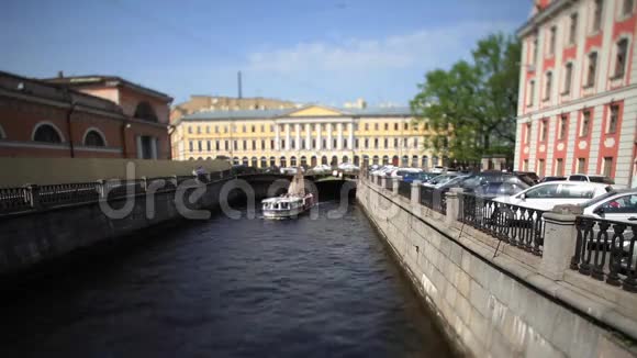 前往圣彼得堡电影倾斜的运河视频的预览图
