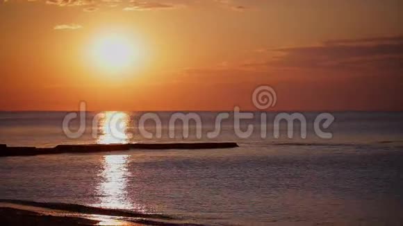 海滩日落海上日落视频的预览图
