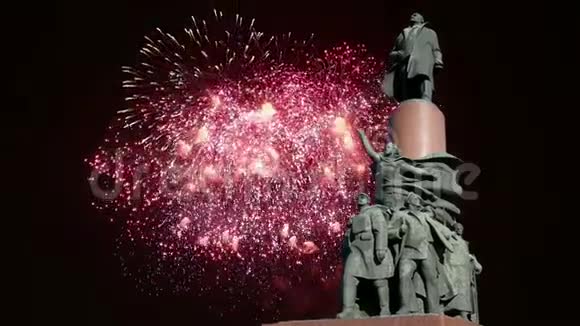 莫斯科弗拉基米尔列宁1985年纪念碑雕塑家柏柏尔和建筑师Makarevich和烟火视频的预览图