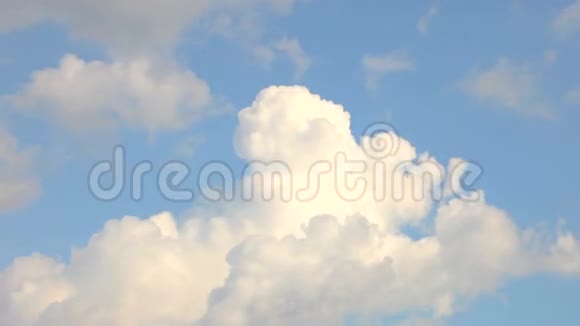 天空和云彩时间流逝视频的预览图