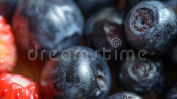 蓝莓和草莓的浆果视频的预览图