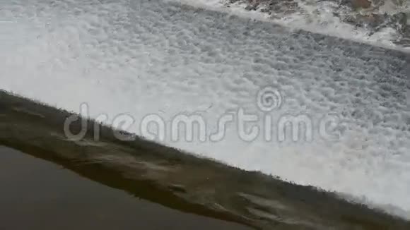 从大坝泰山瀑布俯视视频的预览图