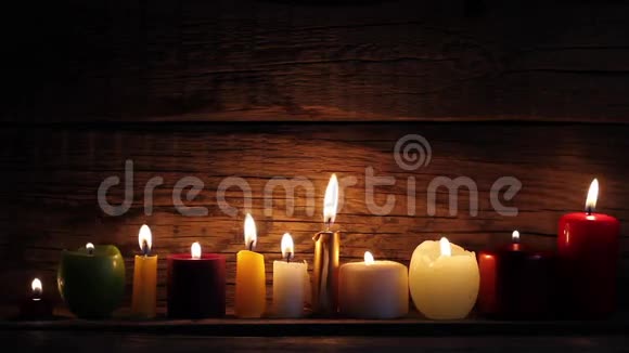 夜晚的蜡烛浪漫的心情视频的预览图